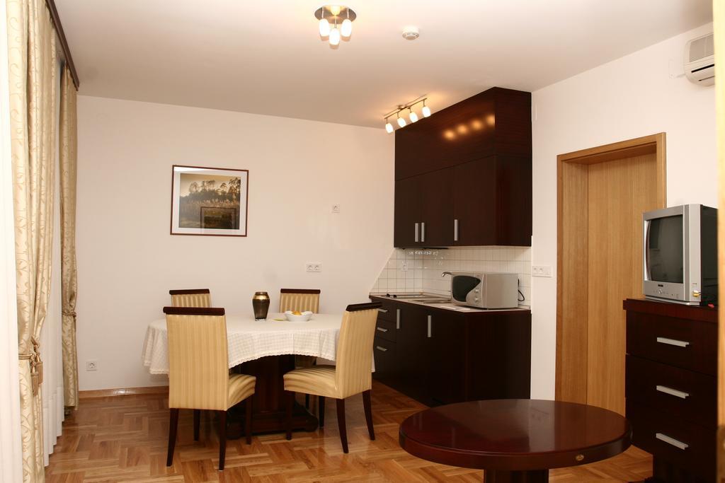 Apartmani Marbis コプリヴィニツァ 部屋 写真